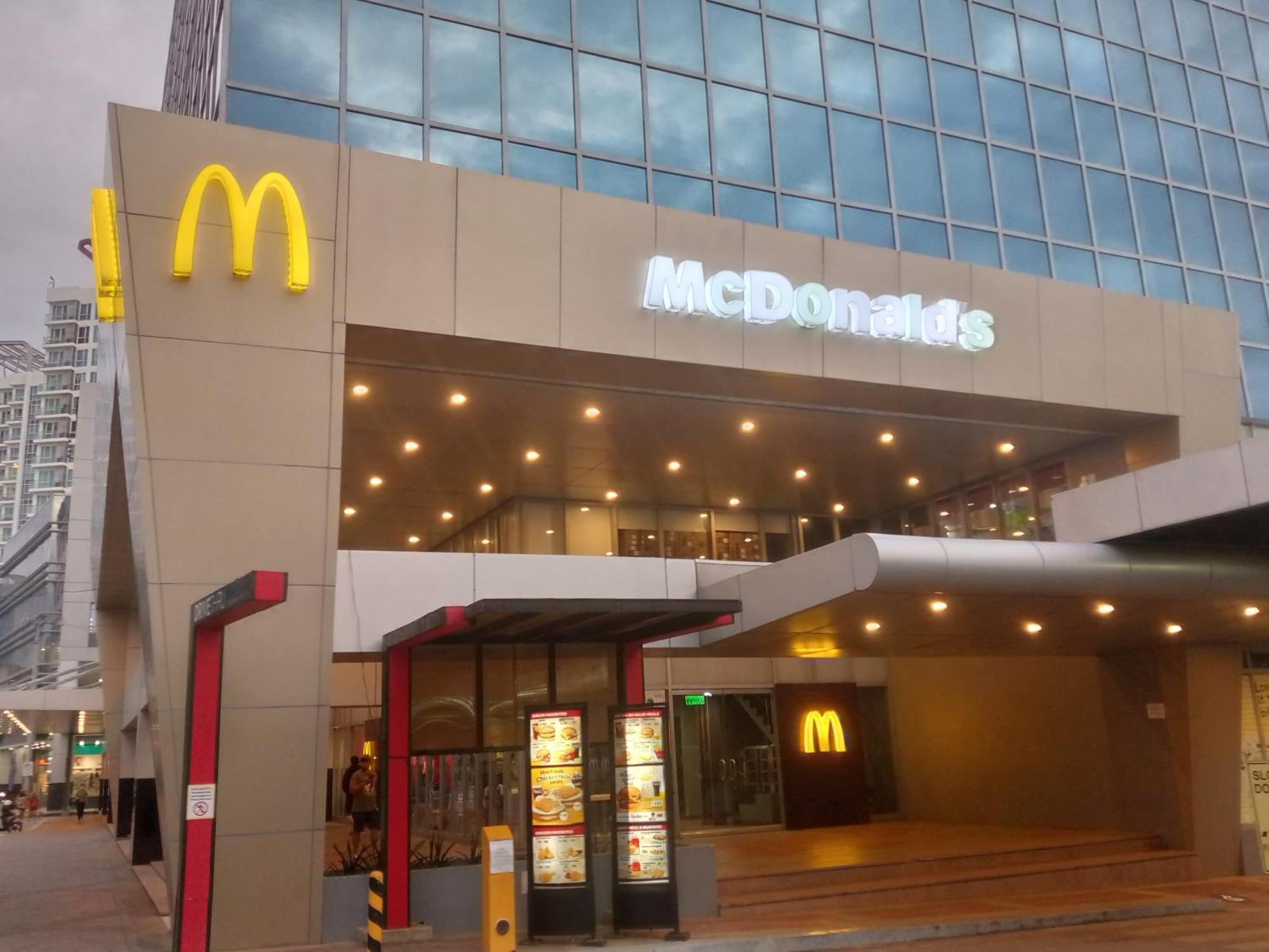 Mactan Newtown 8 Boulevard Deluxe Punta Engaño Екстериор снимка