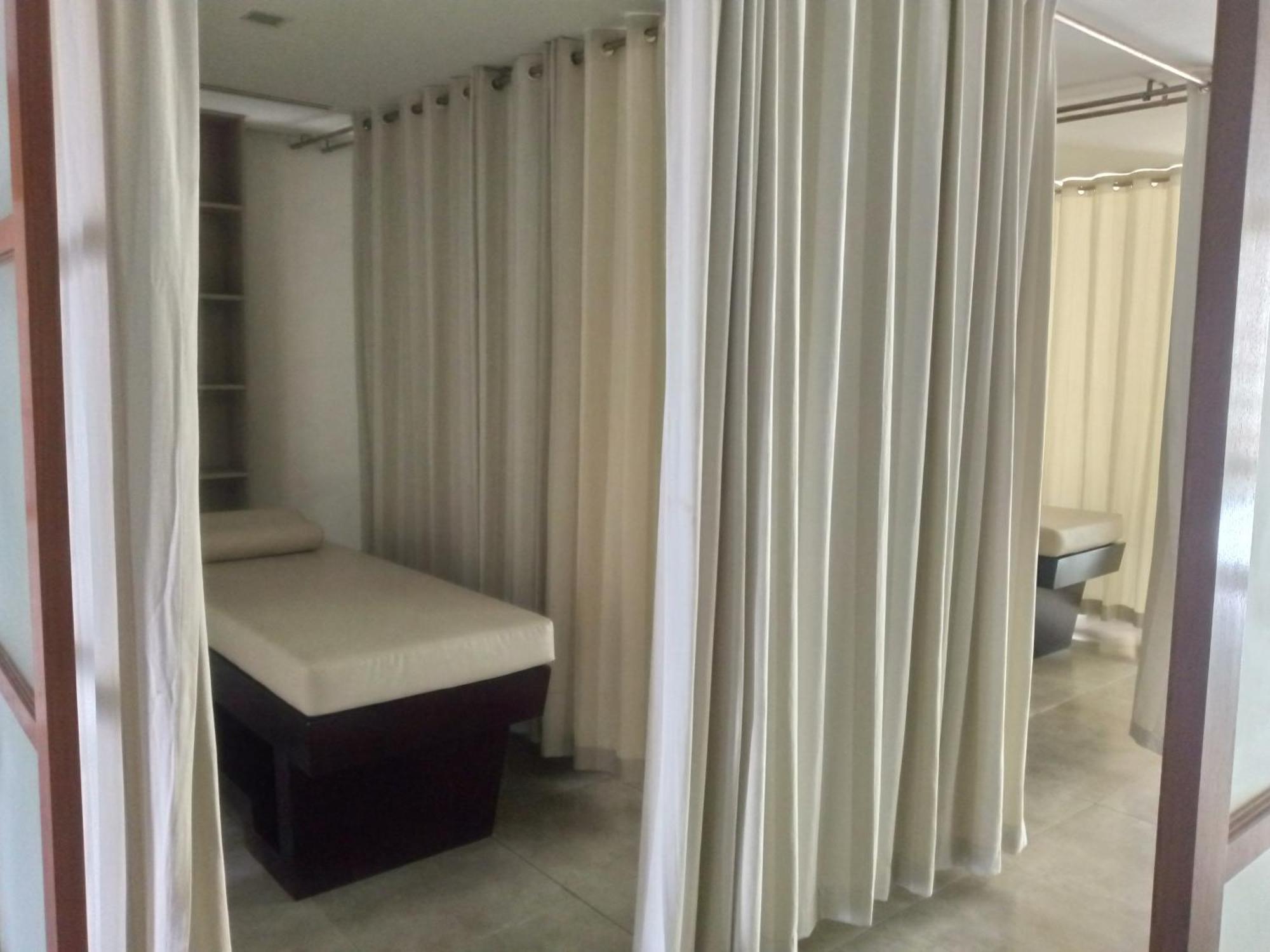Mactan Newtown 8 Boulevard Deluxe Punta Engaño Екстериор снимка