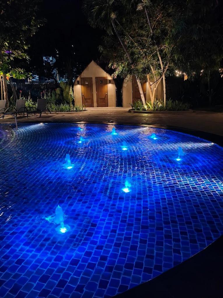 Mactan Newtown 8 Boulevard Deluxe Punta Engaño Екстериор снимка