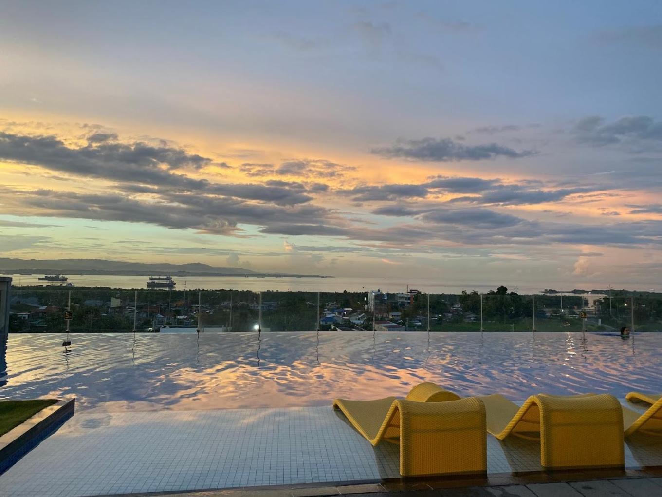 Mactan Newtown 8 Boulevard Deluxe Punta Engaño Екстериор снимка