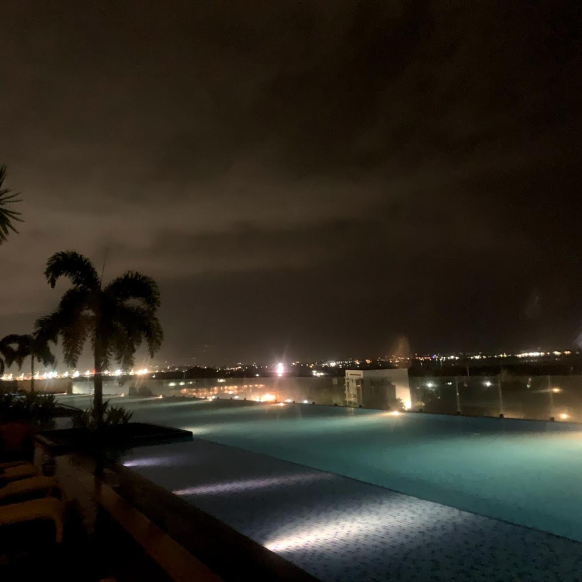 Mactan Newtown 8 Boulevard Deluxe Punta Engaño Екстериор снимка
